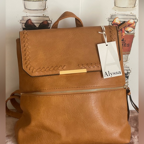 NWT Alyssa Convertible Backpack (Bonus B&BW Whipped Coconut Milkshake Candle) - Picture 6 of 9